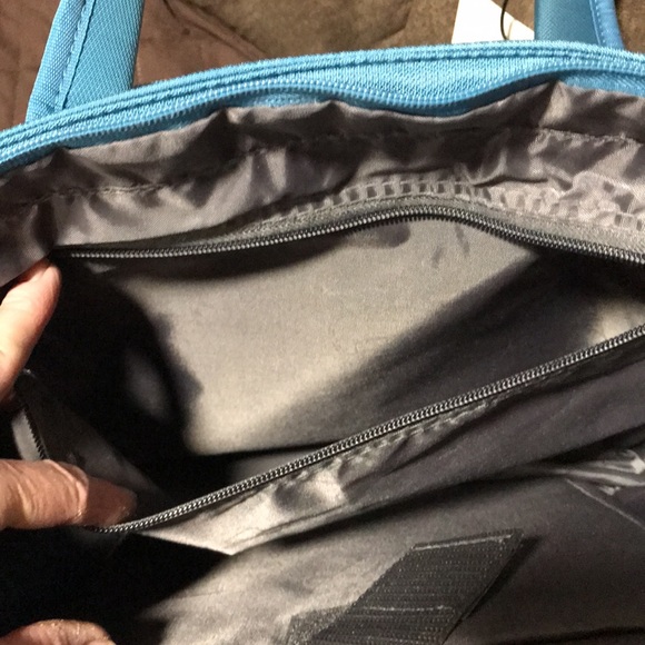 It Travel Bag - Picture 5 of 16